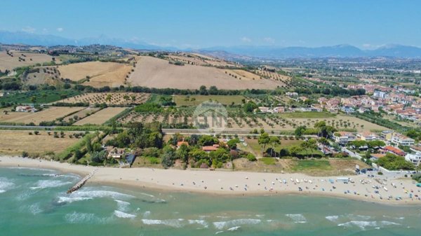 casa indipendente in vendita a Roseto degli Abruzzi in zona Campo a Mare