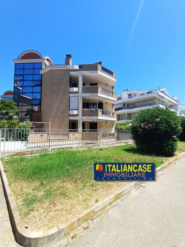 appartamento in vendita a Roseto degli Abruzzi in zona Campo a Mare