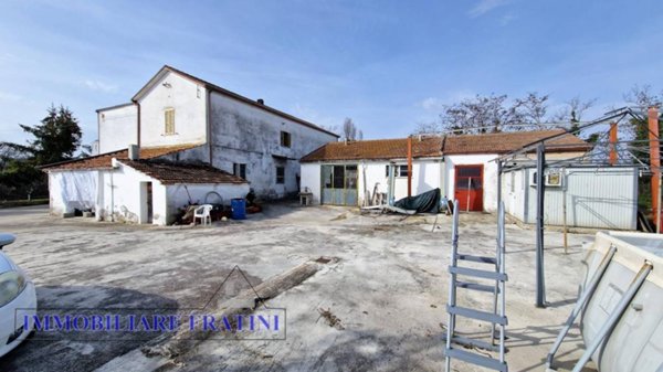 casa indipendente in vendita a Sant'Egidio alla Vibrata in zona Villa Marchesa