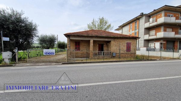 casa indipendente in vendita a Sant'Egidio alla Vibrata in zona Paolantonio