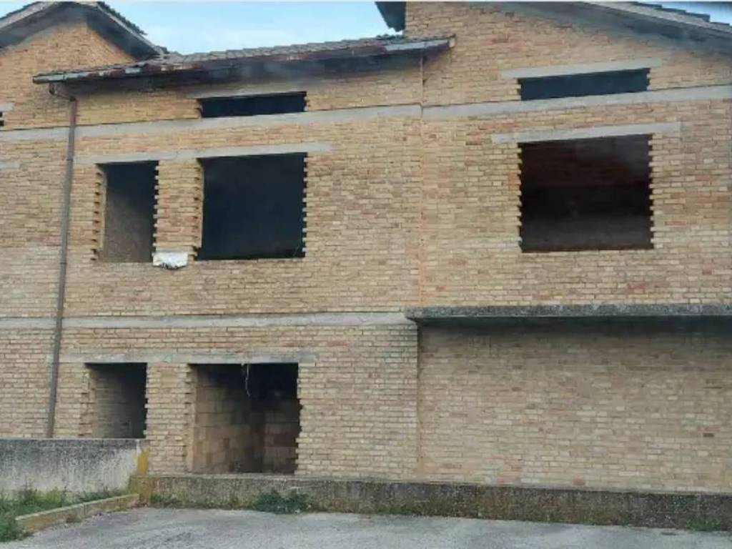 casa indipendente in vendita a Sant'Egidio alla Vibrata in zona Paolantonio