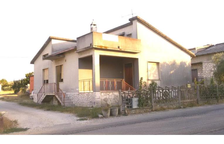 casa indipendente in vendita a Sant'Egidio alla Vibrata in zona Faraone