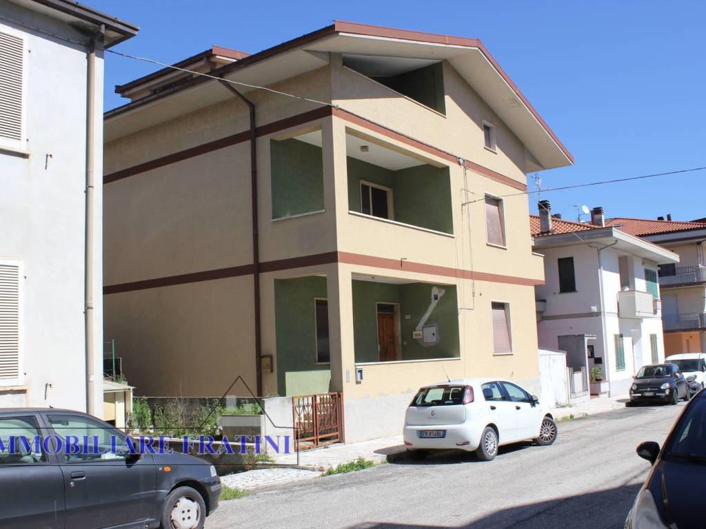 casa indipendente in vendita a Sant'Egidio alla Vibrata in zona Faraone