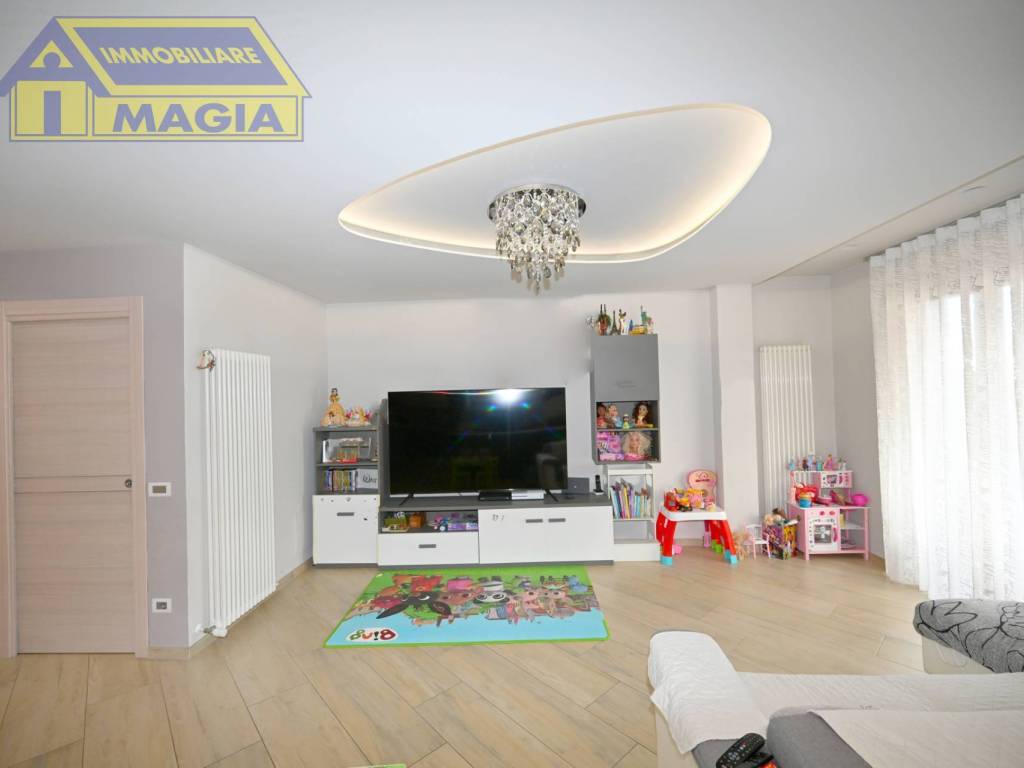 casa indipendente in vendita a Sant'Egidio alla Vibrata in zona Faraone