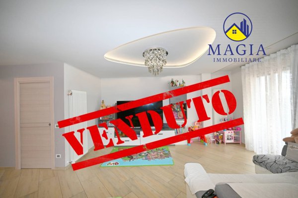 casa indipendente in vendita a Sant'Egidio alla Vibrata in zona Faraone