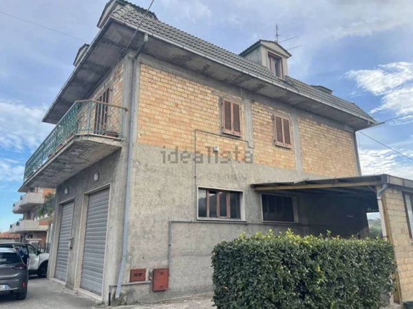 casa indipendente in vendita a Sant'Egidio alla Vibrata in zona Paolantonio