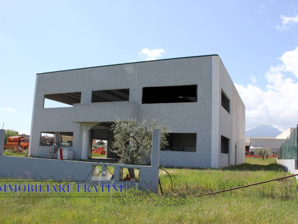 locale commerciale in vendita a Sant'Egidio alla Vibrata