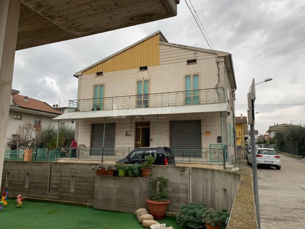 casa indipendente in vendita a Sant'Egidio alla Vibrata
