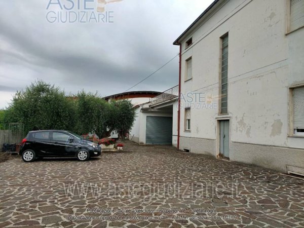 locale commerciale in vendita a Sant'Egidio alla Vibrata