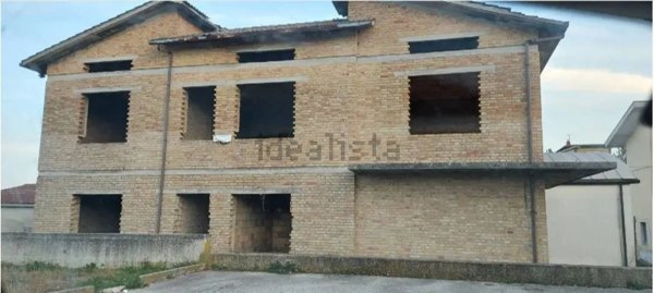 casa indipendente in vendita a Sant'Egidio alla Vibrata in zona Paolantonio