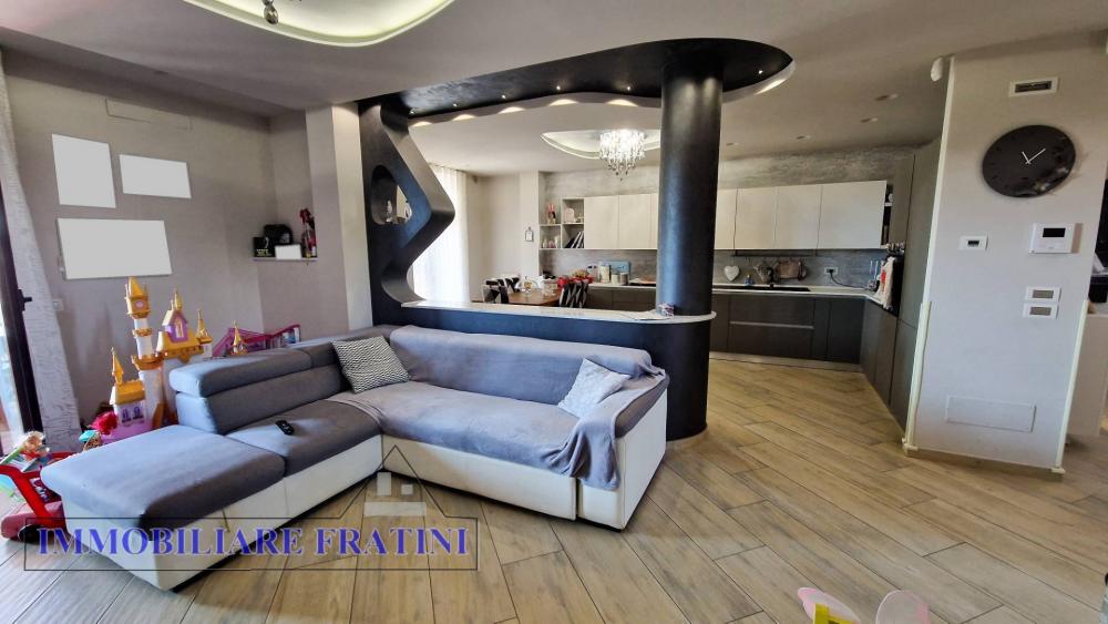 casa indipendente in vendita a Sant'Egidio alla Vibrata in zona Faraone