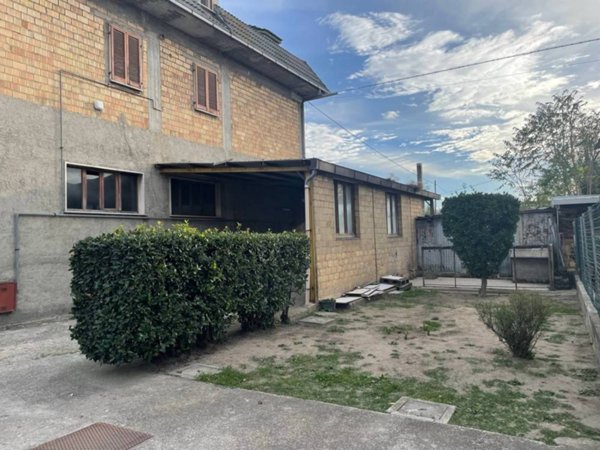 casa indipendente in vendita a Sant'Egidio alla Vibrata in zona Paolantonio