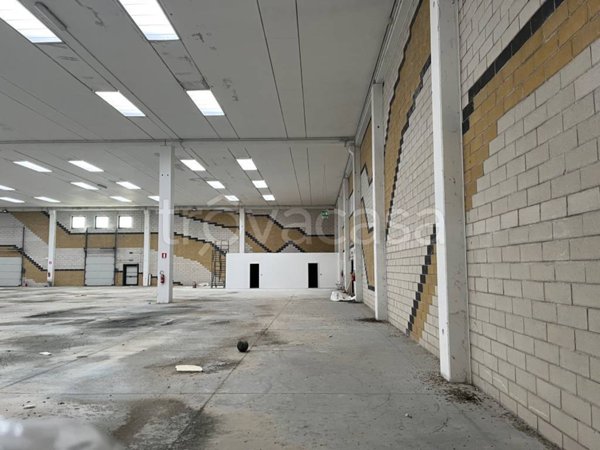 capannone in vendita a Sant'Egidio alla Vibrata