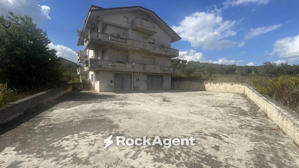 appartamento in vendita a Sant'Egidio alla Vibrata in zona Villa Marchetti