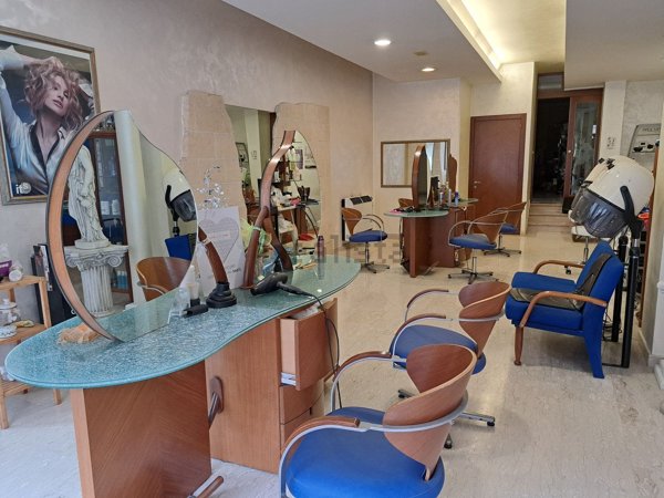 locale commerciale in vendita a Sant'Egidio alla Vibrata