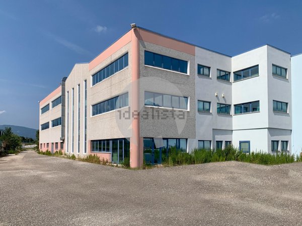 capannone in vendita a Sant'Egidio alla Vibrata