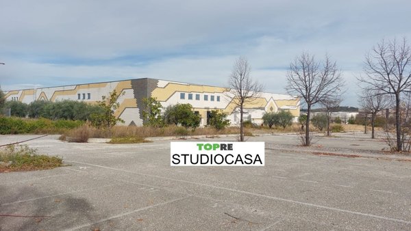 capannone in vendita a Sant'Egidio alla Vibrata