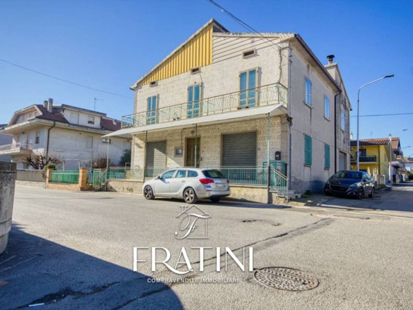 casa indipendente in vendita a Sant'Egidio alla Vibrata in zona Villa Marchesa