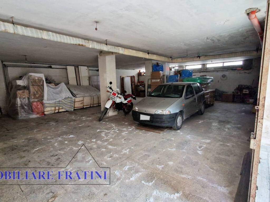 locale commerciale in vendita a Sant'Egidio alla Vibrata