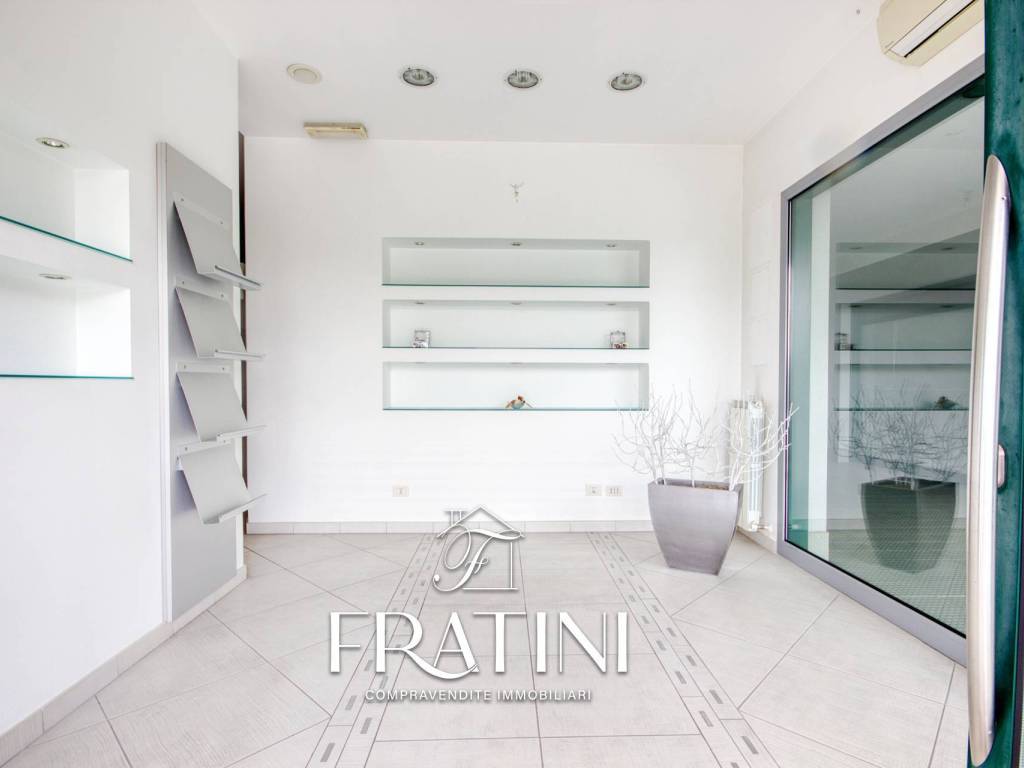 negozio in vendita a Sant'Egidio alla Vibrata