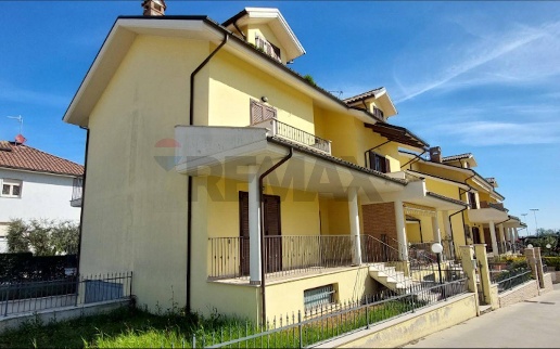 casa indipendente in vendita a Sant'Egidio alla Vibrata