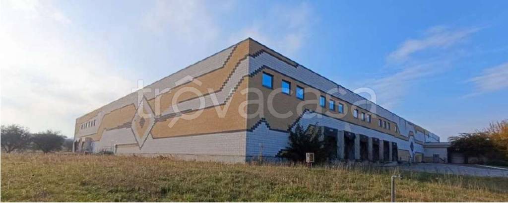 capannone in vendita a Sant'Egidio alla Vibrata