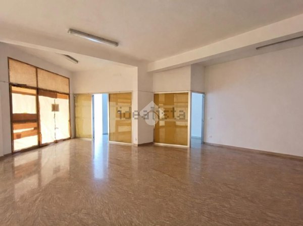 locale commerciale in vendita a Sant'Egidio alla Vibrata