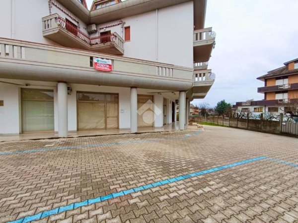 negozio in vendita a Sant'Egidio alla Vibrata