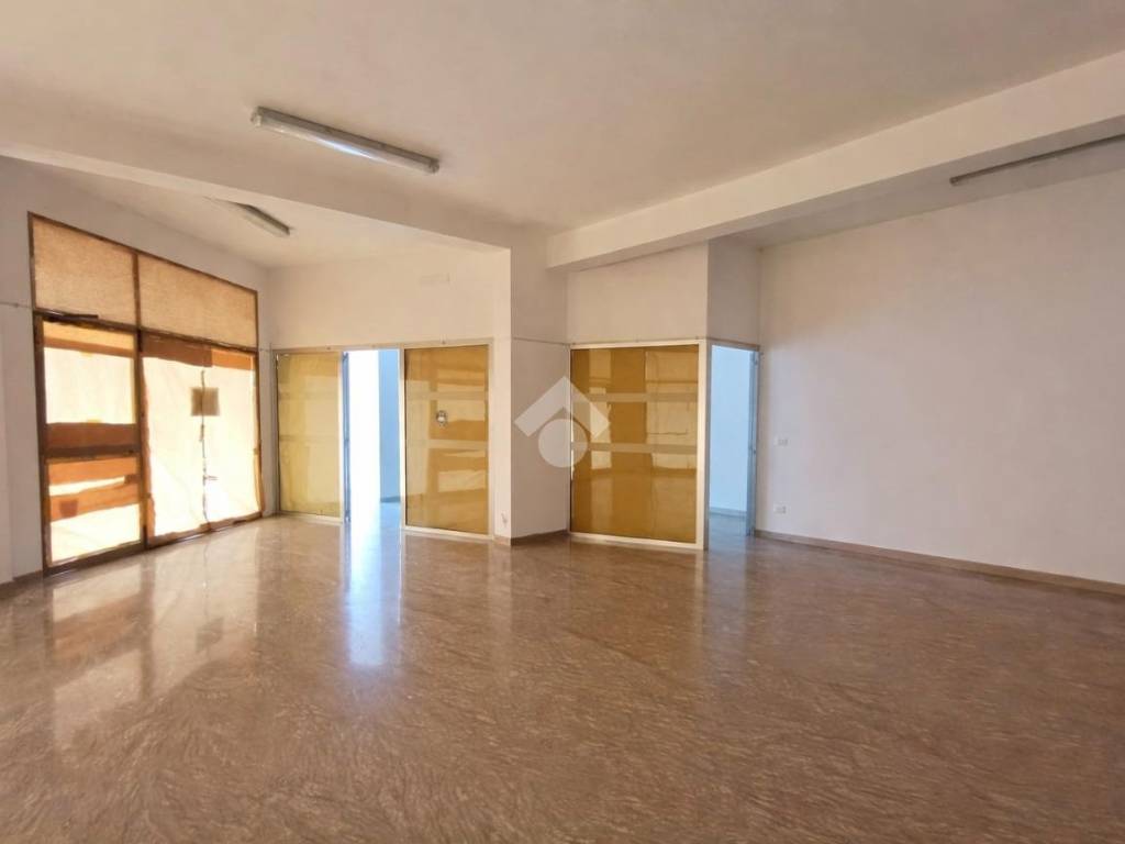 negozio in vendita a Sant'Egidio alla Vibrata