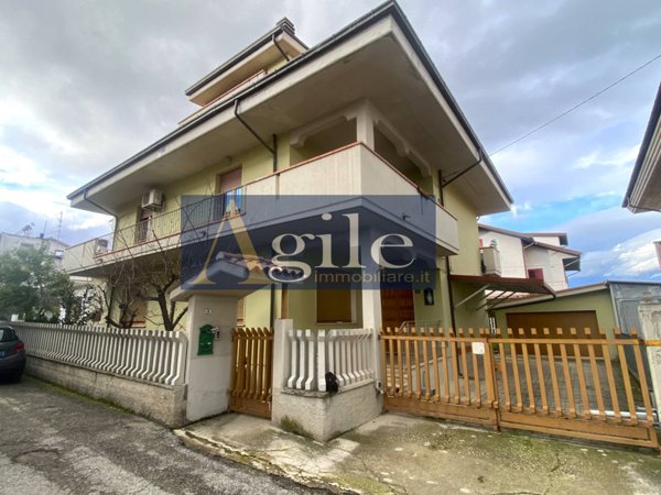 casa indipendente in vendita a Sant'Egidio alla Vibrata in zona Villa Marchesa