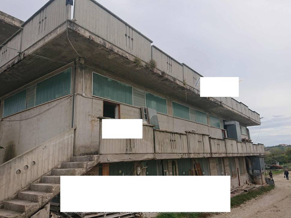 locale commerciale in vendita a Sant'Egidio alla Vibrata