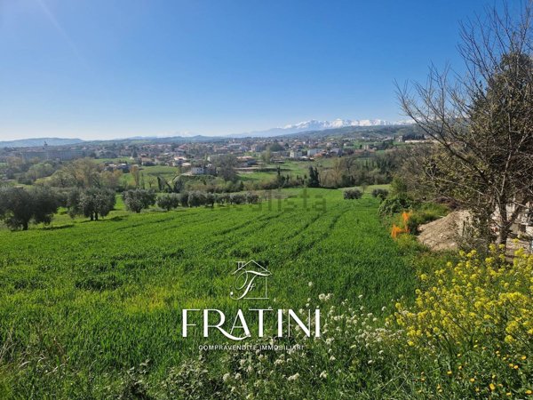 terreno in vendita a Sant'Egidio alla Vibrata