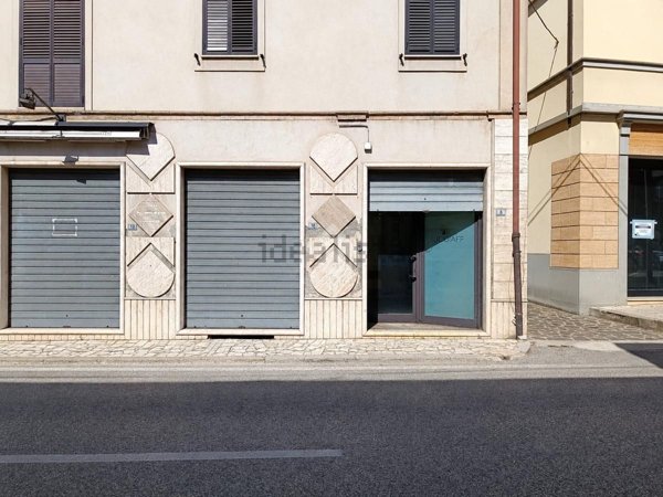 locale commerciale in vendita a Sant'Egidio alla Vibrata