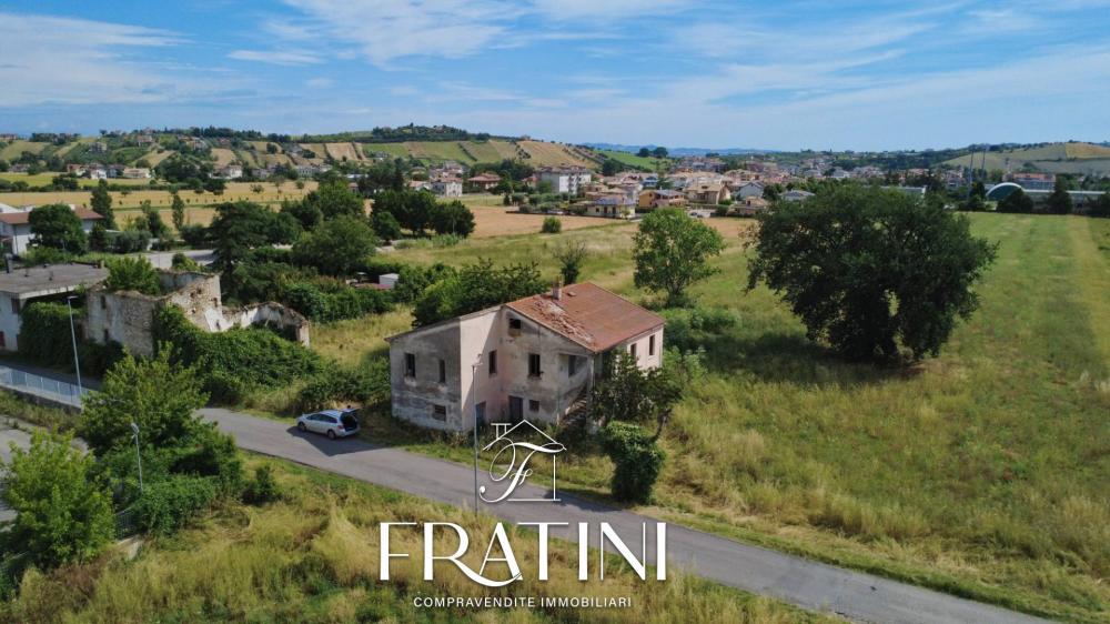 casale in vendita a Sant'Egidio alla Vibrata in zona Villa Marchesa