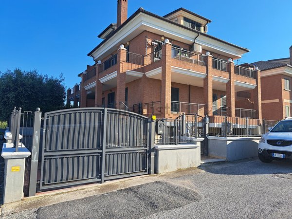casa indipendente in vendita a Sant'Egidio alla Vibrata in zona Villa Marchesa