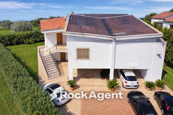 casa indipendente in vendita a Sant'Egidio alla Vibrata in zona Villa Marchesa