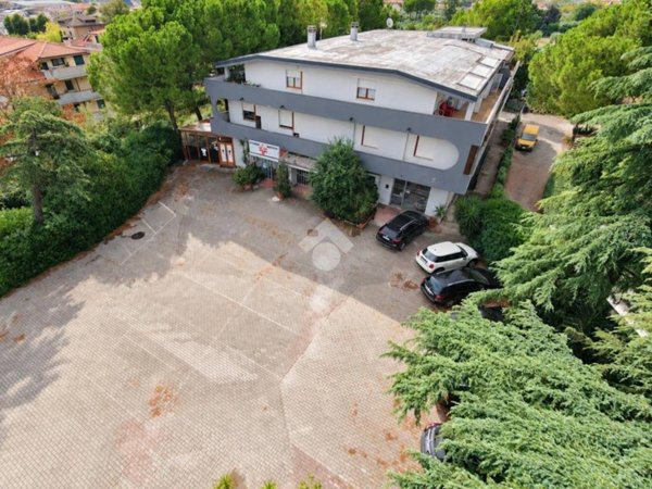 locale commerciale in vendita a Sant'Egidio alla Vibrata