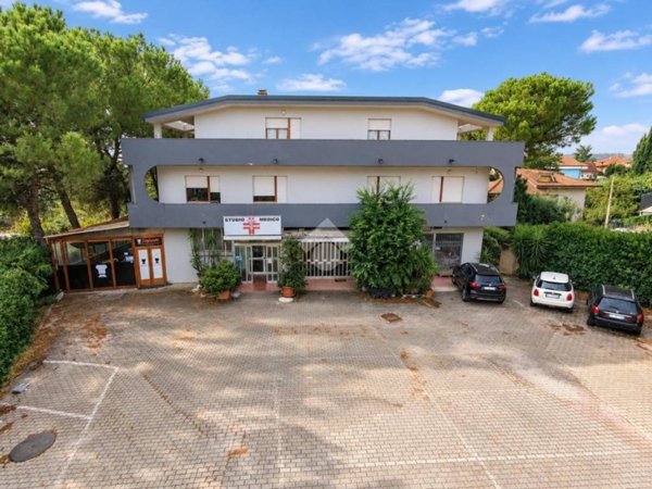 locale commerciale in vendita a Sant'Egidio alla Vibrata