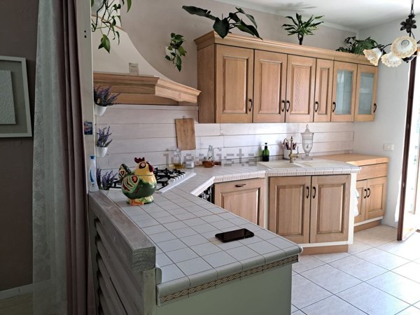 casa indipendente in vendita a Sant'Egidio alla Vibrata in zona Villa Marchesa