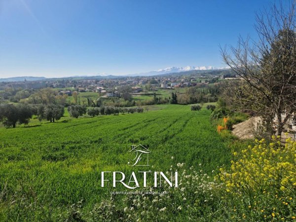 terreno in vendita a Sant'Egidio alla Vibrata