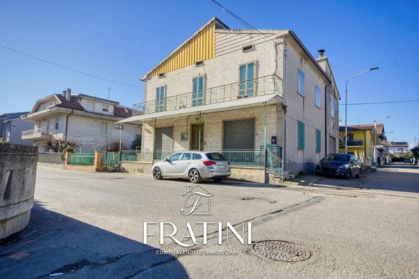 casa indipendente in vendita a Sant'Egidio alla Vibrata in zona Villa Marchesa