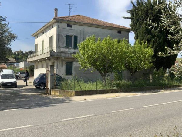 casa indipendente in vendita a Sant'Omero