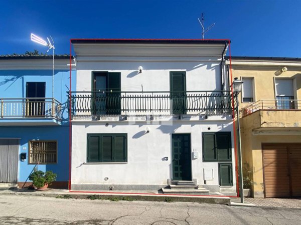 casa indipendente in vendita a Sant'Omero in zona Poggio Morello
