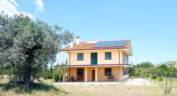 casa indipendente in vendita a Sant'Omero in zona Poggio Morello