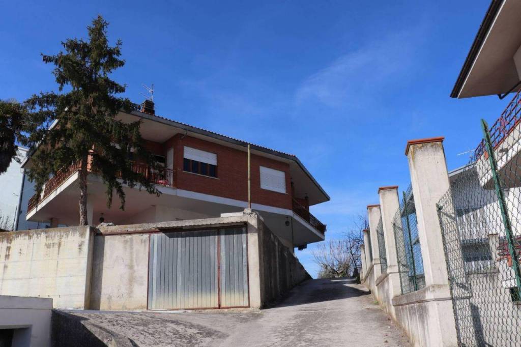 casa indipendente in vendita a Sant'Omero