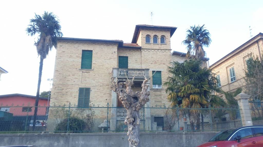 casa indipendente in vendita a Sant'Omero