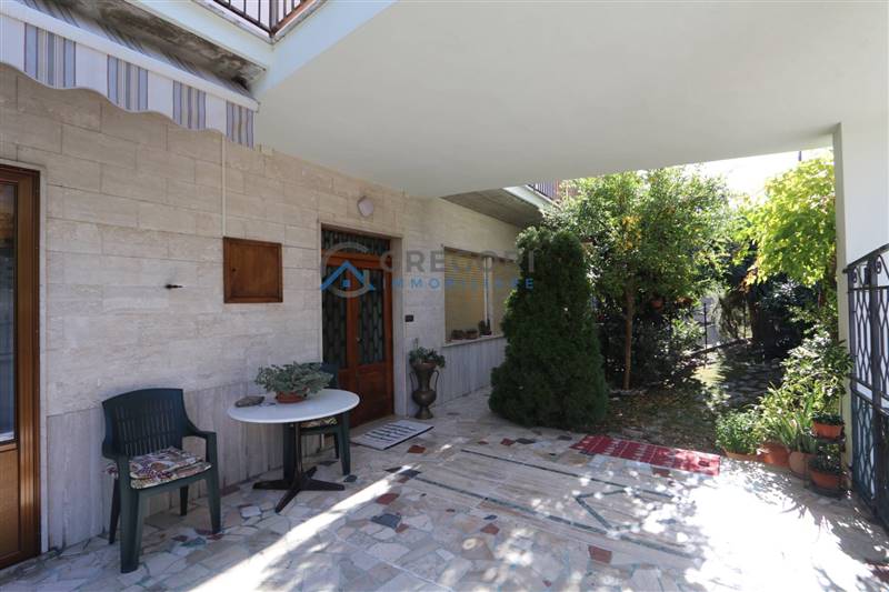 casa indipendente in vendita a Sant'Omero