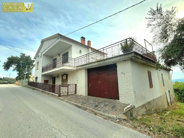 casa indipendente in vendita a Sant'Omero