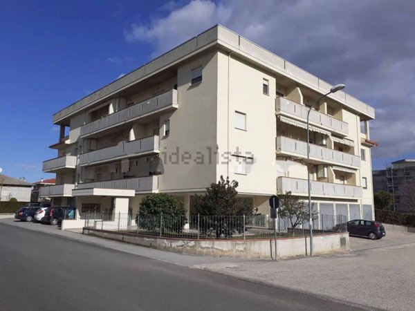 appartamento in vendita a Sant'Omero in zona Garrufo