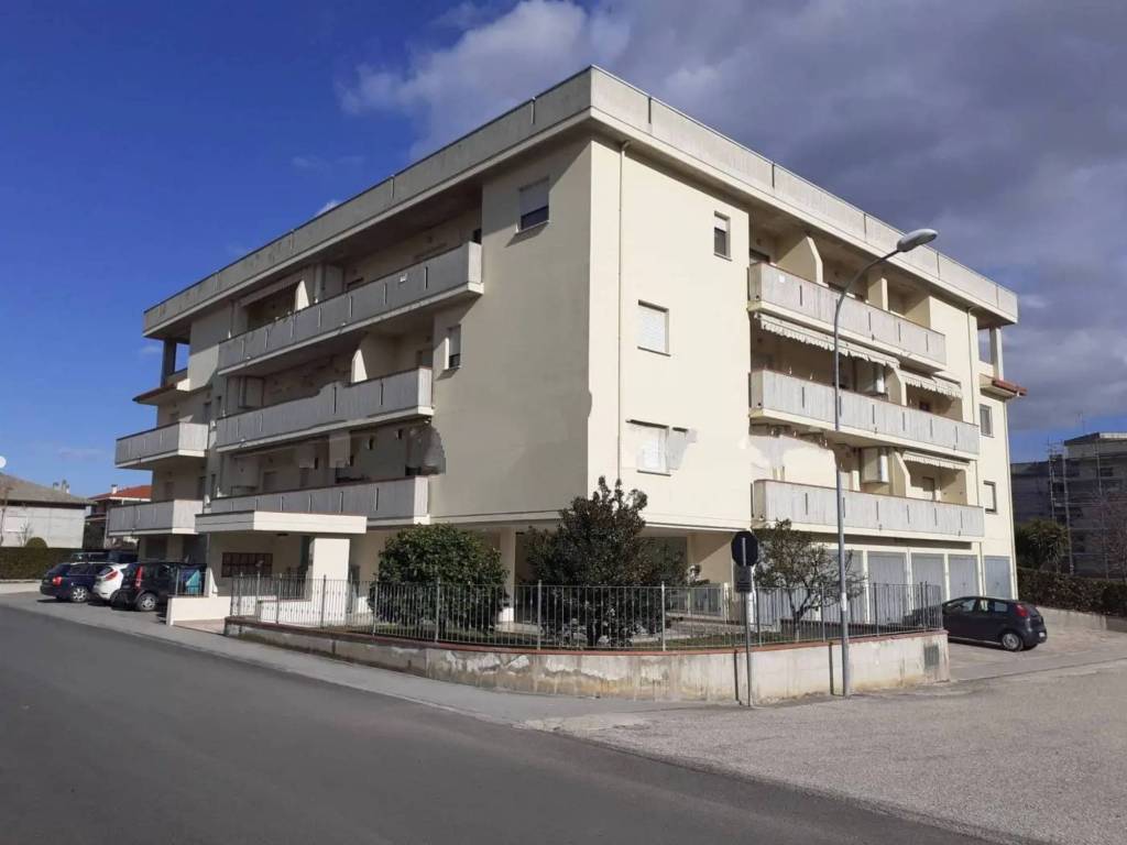 appartamento in vendita a Sant'Omero in zona Garrufo
